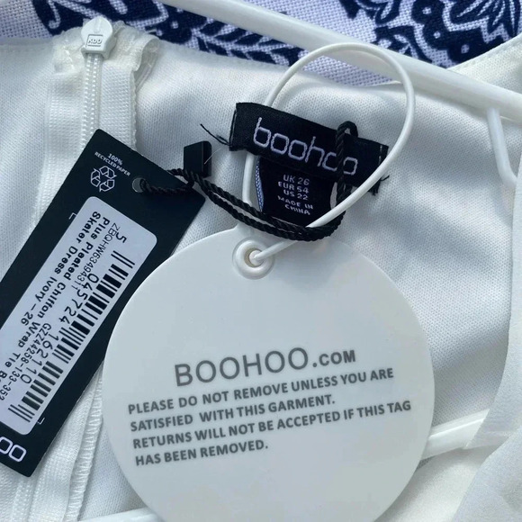 Boohoo Angel Sleeves Wrap Dress - Plus Size 26 - Mini- White Great Condition - Picture 10 of 11